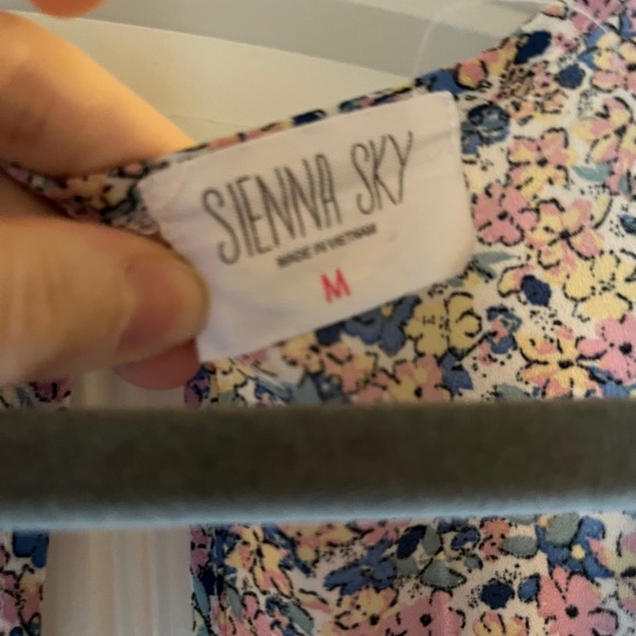 SIENNA SKY FLOWY LONG SUMMER DRESS SIZE MEDIUM CUTE FLORAL PRINT - Picture 2 of 6